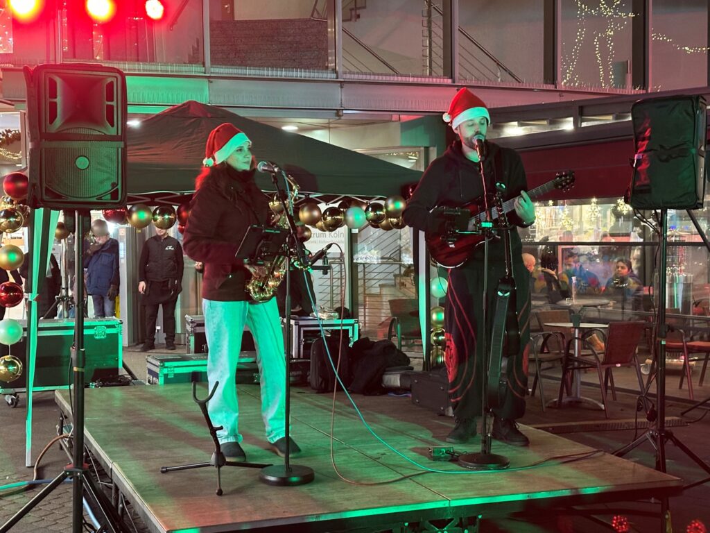 KG Porzer Stadtgarde e. V. - Rotznas tritt auf dem Porzer Weihnachtsmarkt auf.