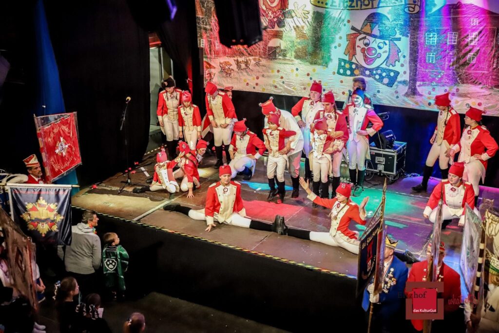 Die KG Porzer Stadtgarde e. V. mit Ihrer Kindertanzgruppe auf der Proklamation des Porzer Kinderdreigestirn.