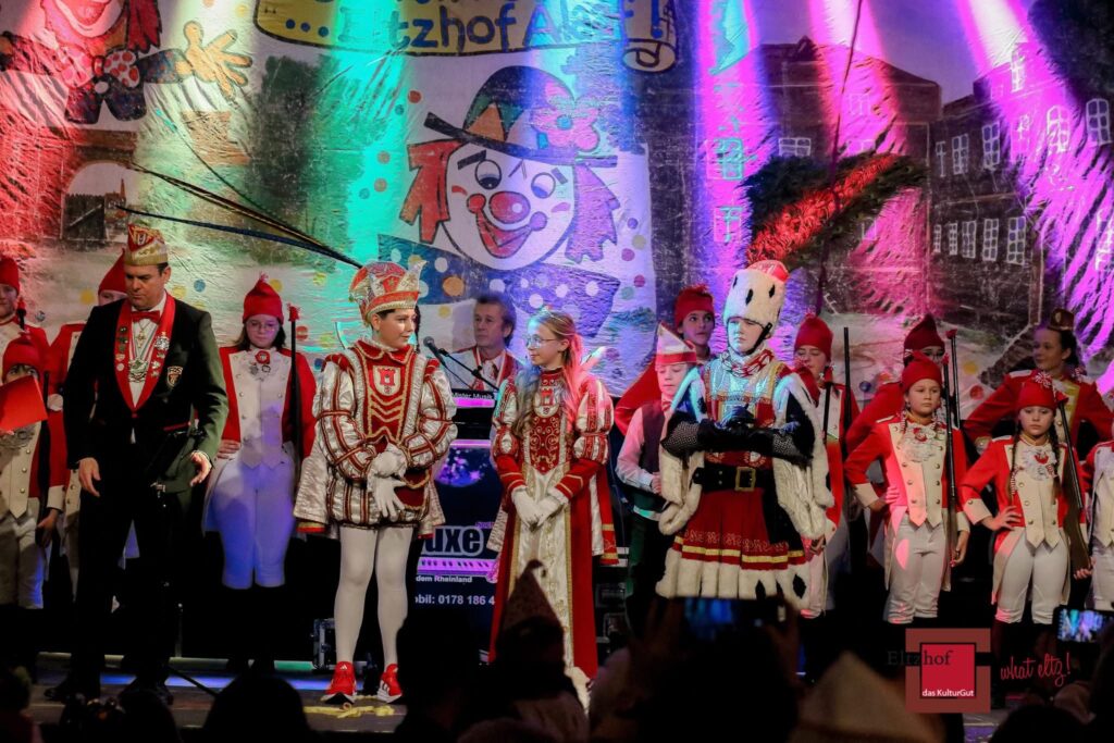 Die KG Porzer Stadtgarde e. V. mit Ihrer Kindertanzgruppe auf der Proklamation des Porzer Kinderdreigestirn.